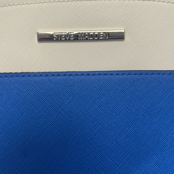 STEVE MADDEN COLOR BLOCK CROSSBODY WITH CHAIN - Picture 3 of 8